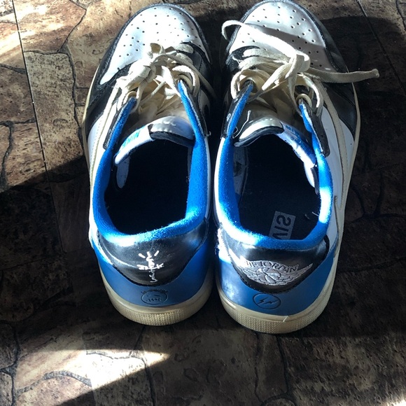 TRAVIS SCOTT JORDAN 1 LOW Willing to negotiate - Picture 2 of 4